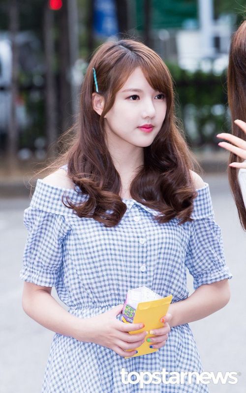 10 Foto Yerin Si Vokalis GFRIEND yang Cantik Mempesona – Sosmedmu
